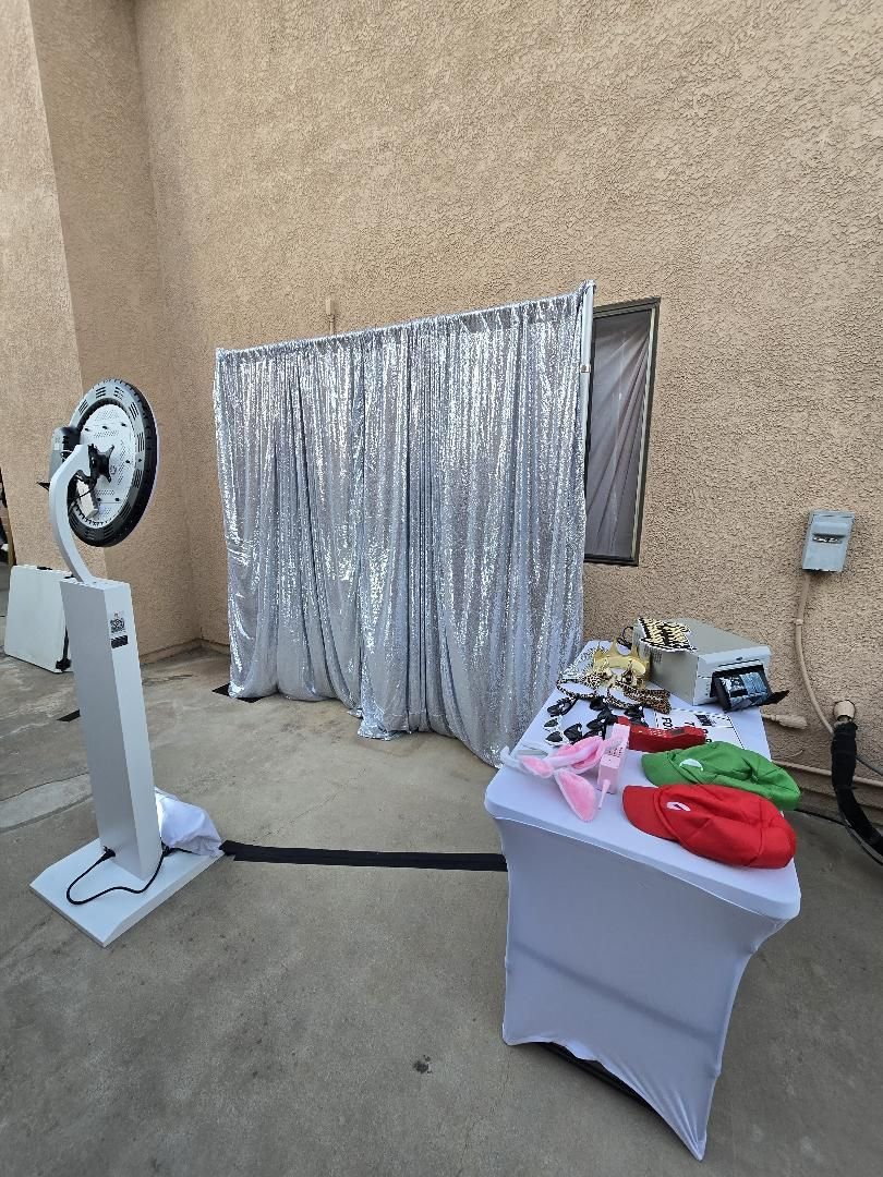White ring-light booth